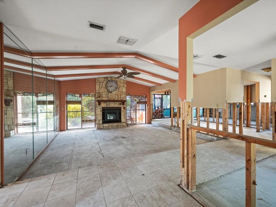 Activo con contrato: $260,000 (3 camas, 2 baños, 1640 Pies cuadrados)