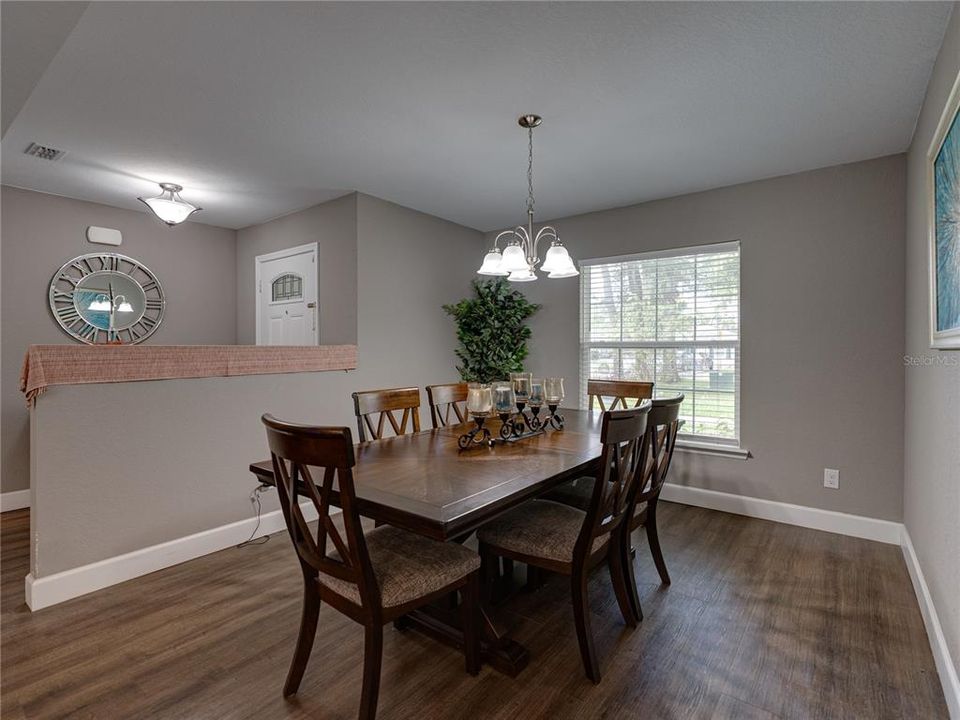 Active With Contract: $310,000 (3 beds, 2 baths, 1608 Square Feet)