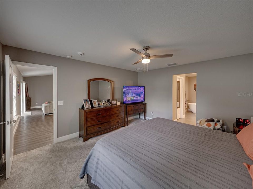 Active With Contract: $310,000 (3 beds, 2 baths, 1608 Square Feet)