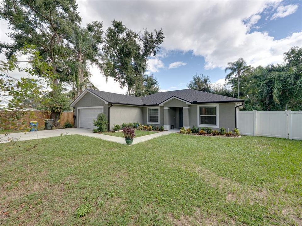 Active With Contract: $310,000 (3 beds, 2 baths, 1608 Square Feet)