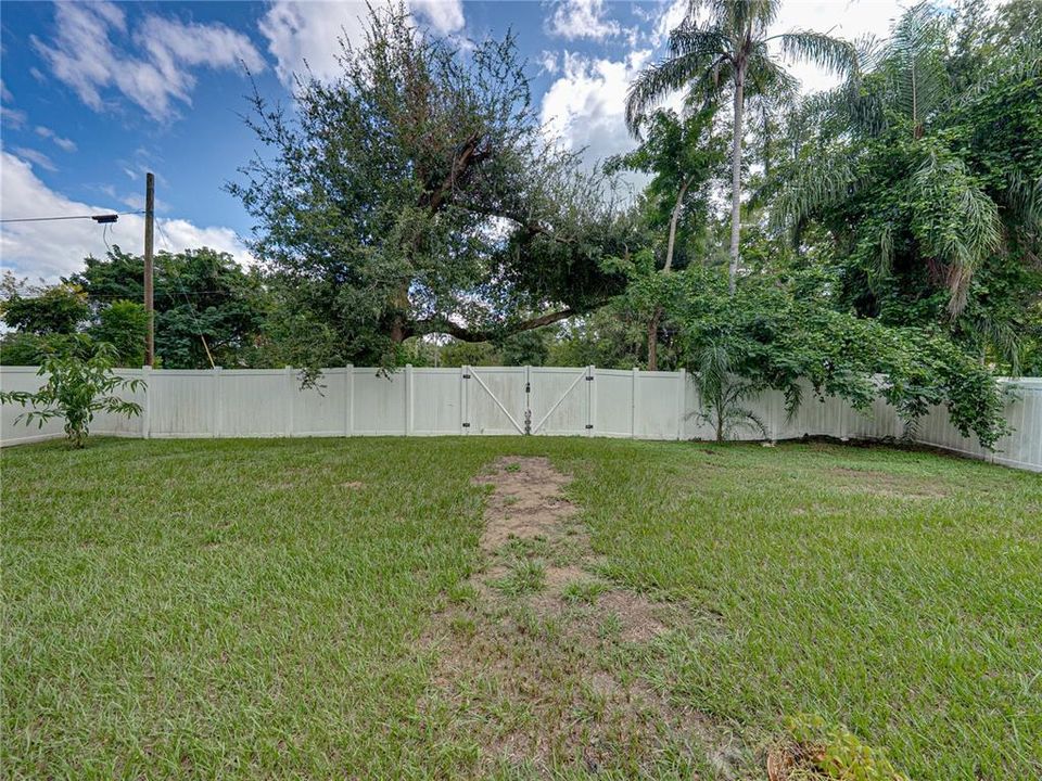 Active With Contract: $310,000 (3 beds, 2 baths, 1608 Square Feet)