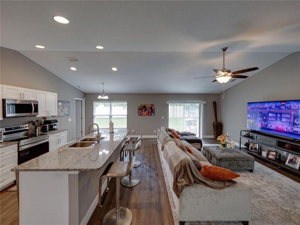 Active With Contract: $310,000 (3 beds, 2 baths, 1608 Square Feet)