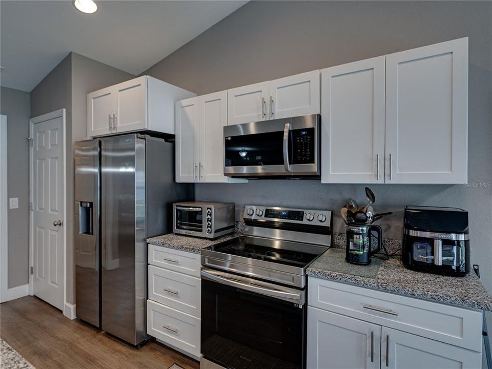 Active With Contract: $310,000 (3 beds, 2 baths, 1608 Square Feet)