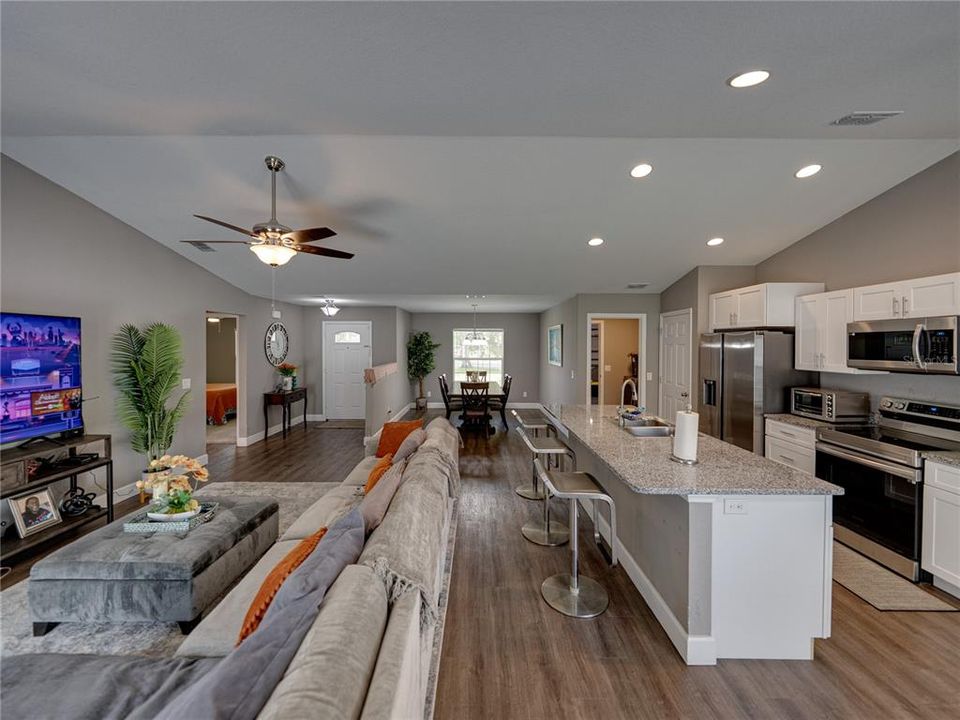 Active With Contract: $310,000 (3 beds, 2 baths, 1608 Square Feet)