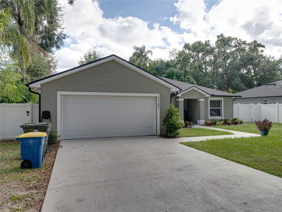 Active With Contract: $310,000 (3 beds, 2 baths, 1608 Square Feet)