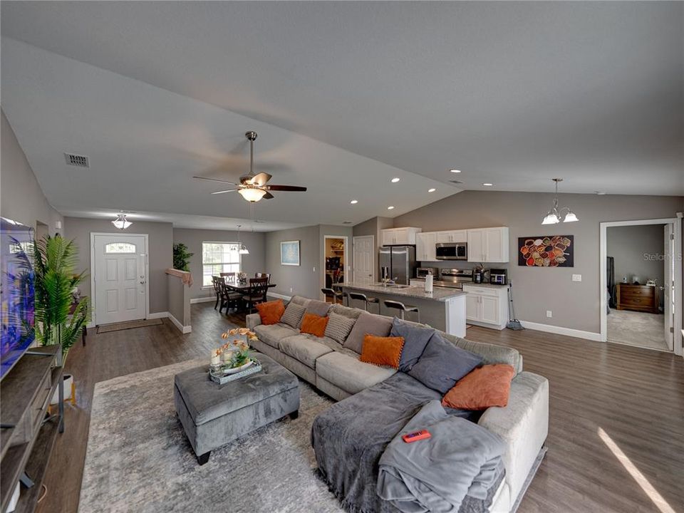 Active With Contract: $310,000 (3 beds, 2 baths, 1608 Square Feet)