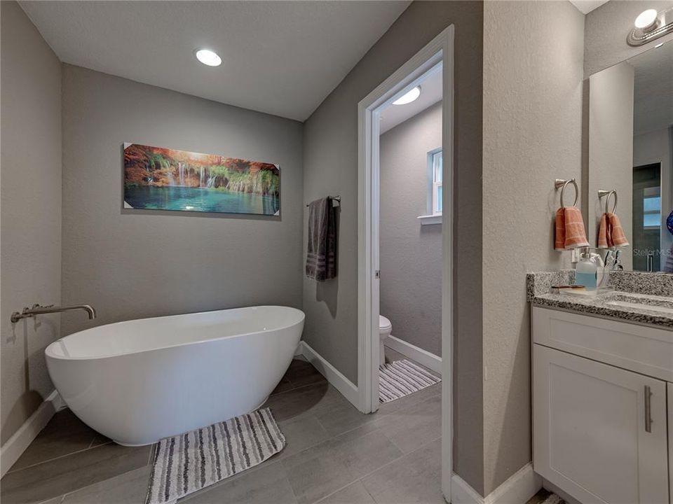 Active With Contract: $310,000 (3 beds, 2 baths, 1608 Square Feet)