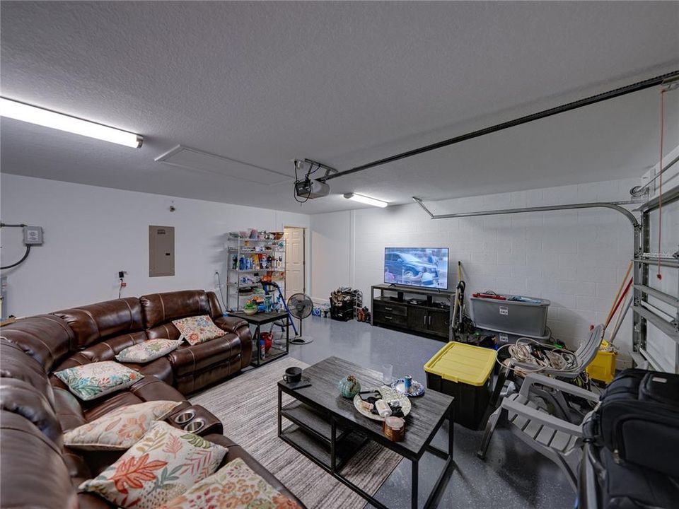 Active With Contract: $310,000 (3 beds, 2 baths, 1608 Square Feet)