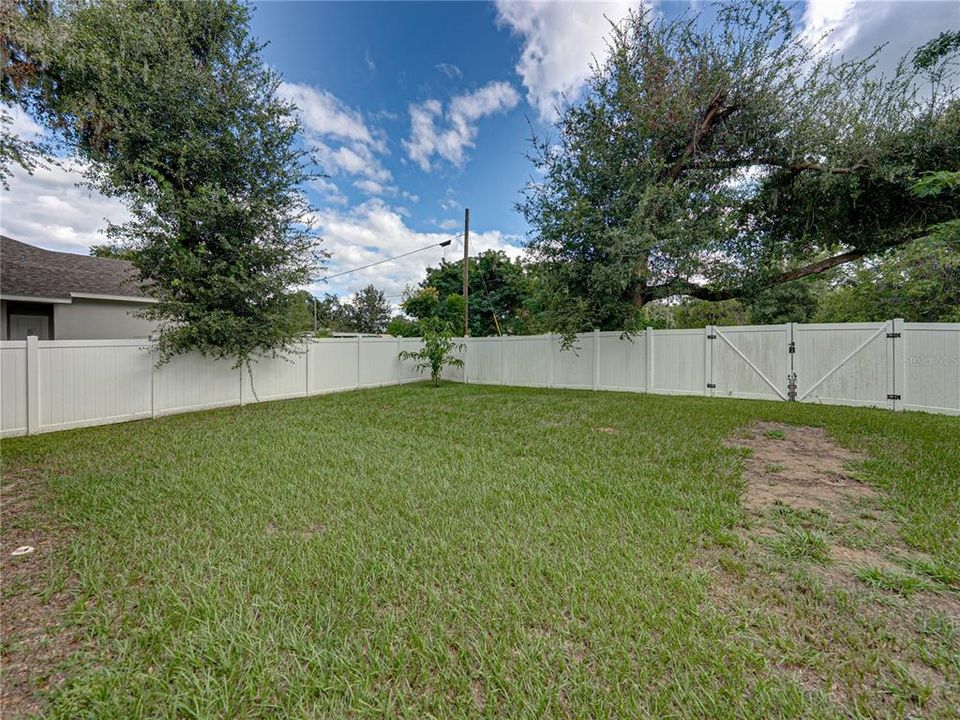 Active With Contract: $310,000 (3 beds, 2 baths, 1608 Square Feet)