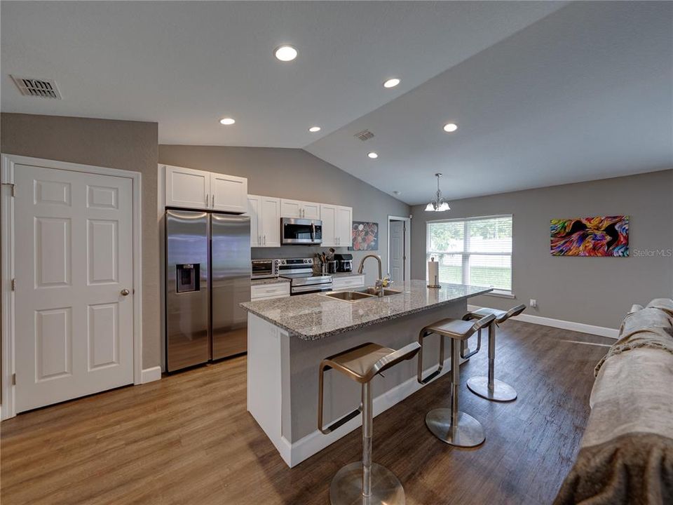 Active With Contract: $310,000 (3 beds, 2 baths, 1608 Square Feet)