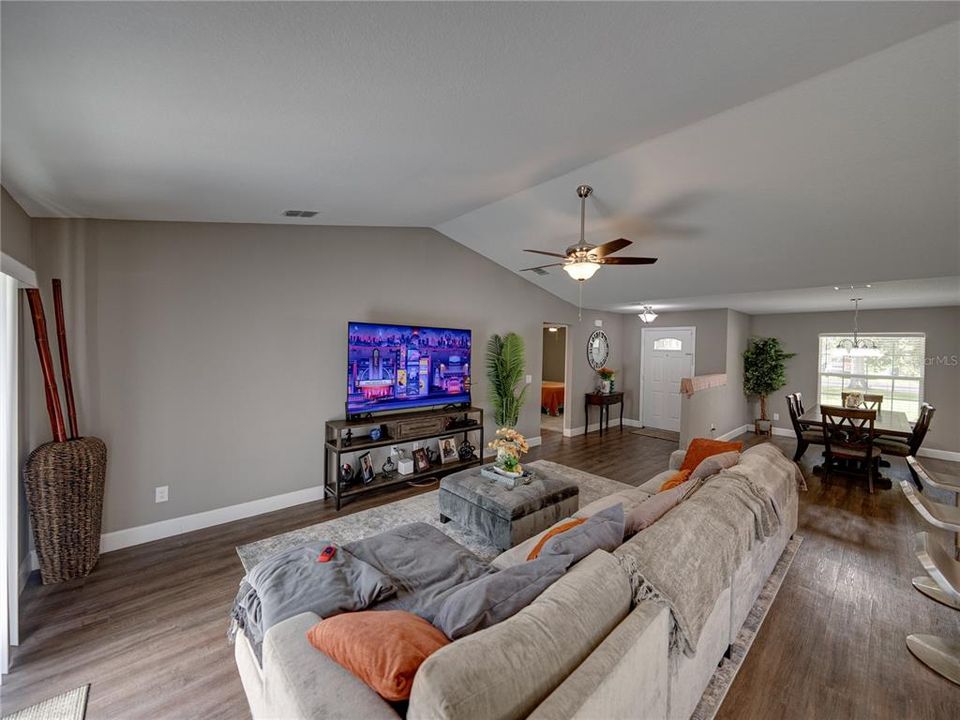 Active With Contract: $310,000 (3 beds, 2 baths, 1608 Square Feet)