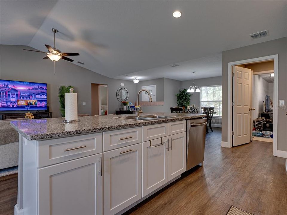 Active With Contract: $310,000 (3 beds, 2 baths, 1608 Square Feet)