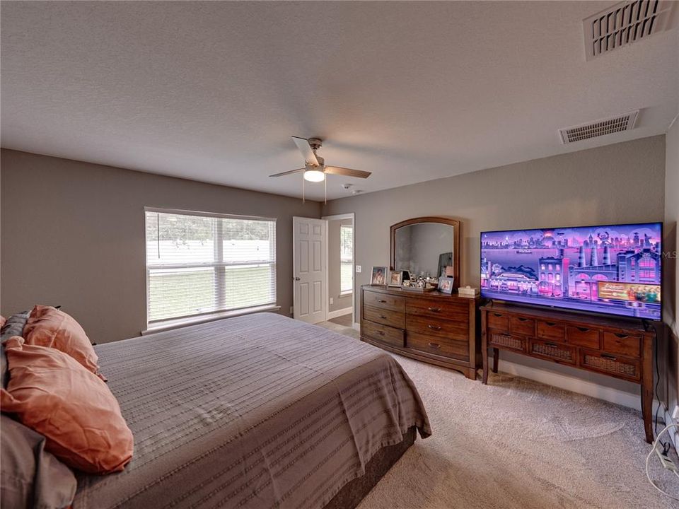 Active With Contract: $310,000 (3 beds, 2 baths, 1608 Square Feet)