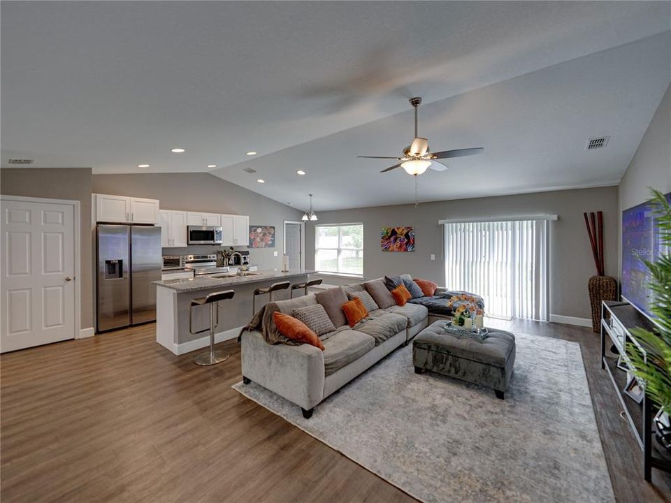 Active With Contract: $310,000 (3 beds, 2 baths, 1608 Square Feet)