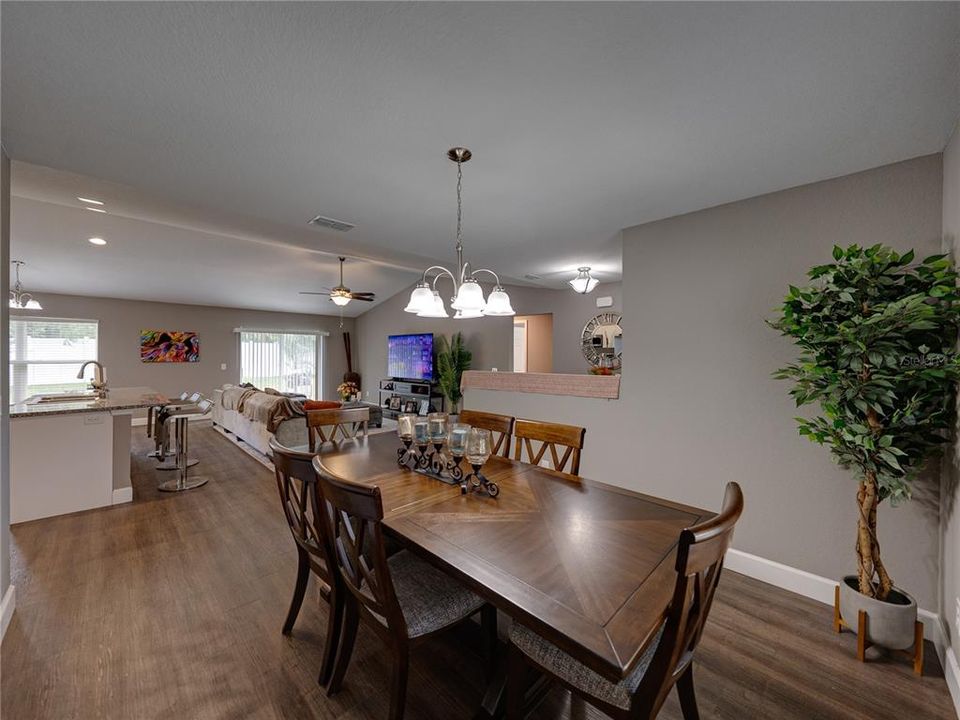 Active With Contract: $310,000 (3 beds, 2 baths, 1608 Square Feet)