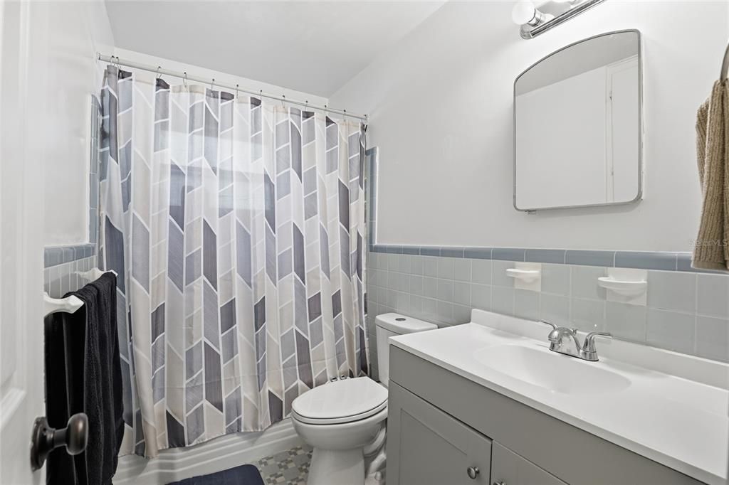 合同活跃: $365,000 (4 贝兹, 2 浴室, 2078 平方英尺)