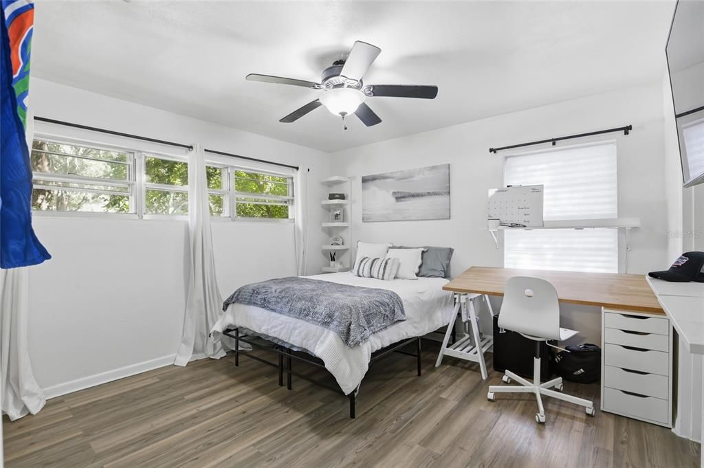 合同活跃: $365,000 (4 贝兹, 2 浴室, 2078 平方英尺)