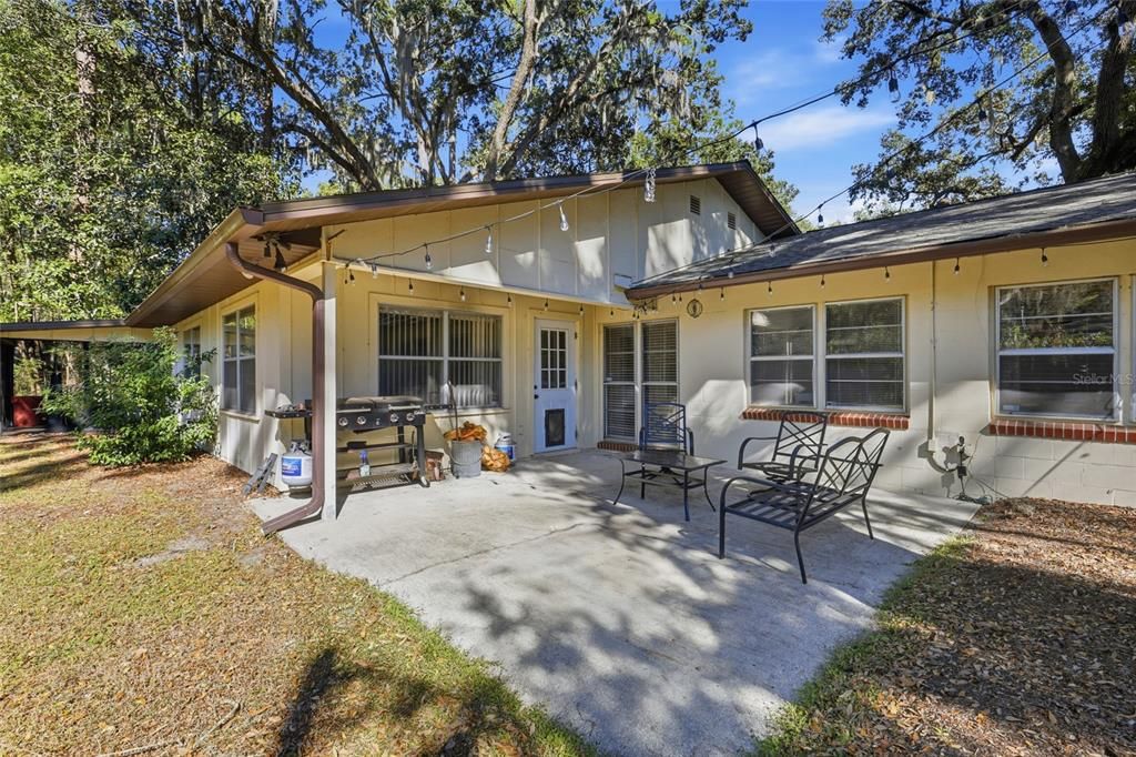 合同活跃: $365,000 (4 贝兹, 2 浴室, 2078 平方英尺)