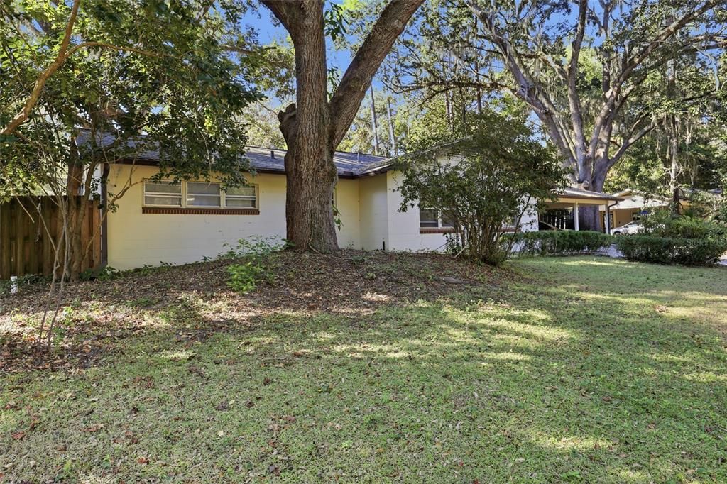 合同活跃: $365,000 (4 贝兹, 2 浴室, 2078 平方英尺)