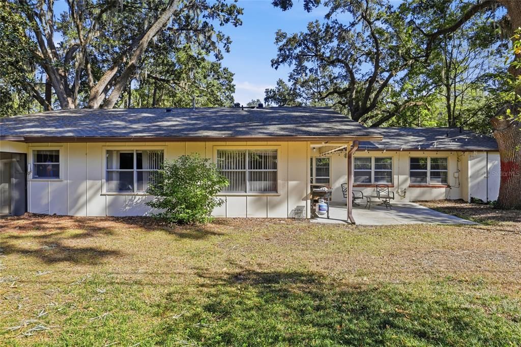 合同活跃: $365,000 (4 贝兹, 2 浴室, 2078 平方英尺)