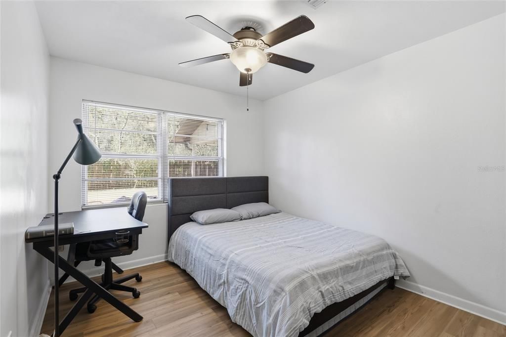 合同活跃: $365,000 (4 贝兹, 2 浴室, 2078 平方英尺)