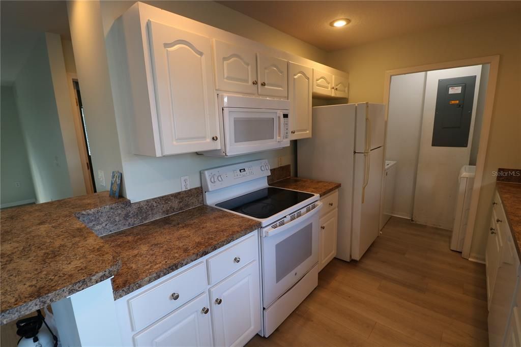 Active With Contract: $1,400 (2 beds, 2 baths, 1008 Square Feet)