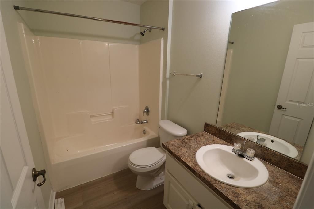 Active With Contract: $1,400 (2 beds, 2 baths, 1008 Square Feet)