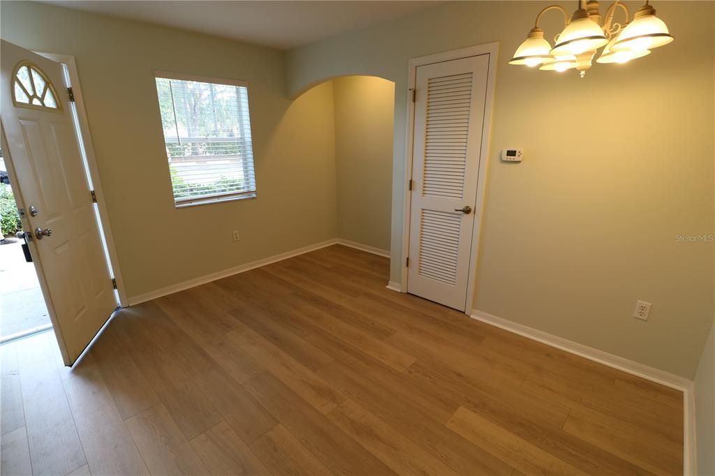 Active With Contract: $1,400 (2 beds, 2 baths, 1008 Square Feet)