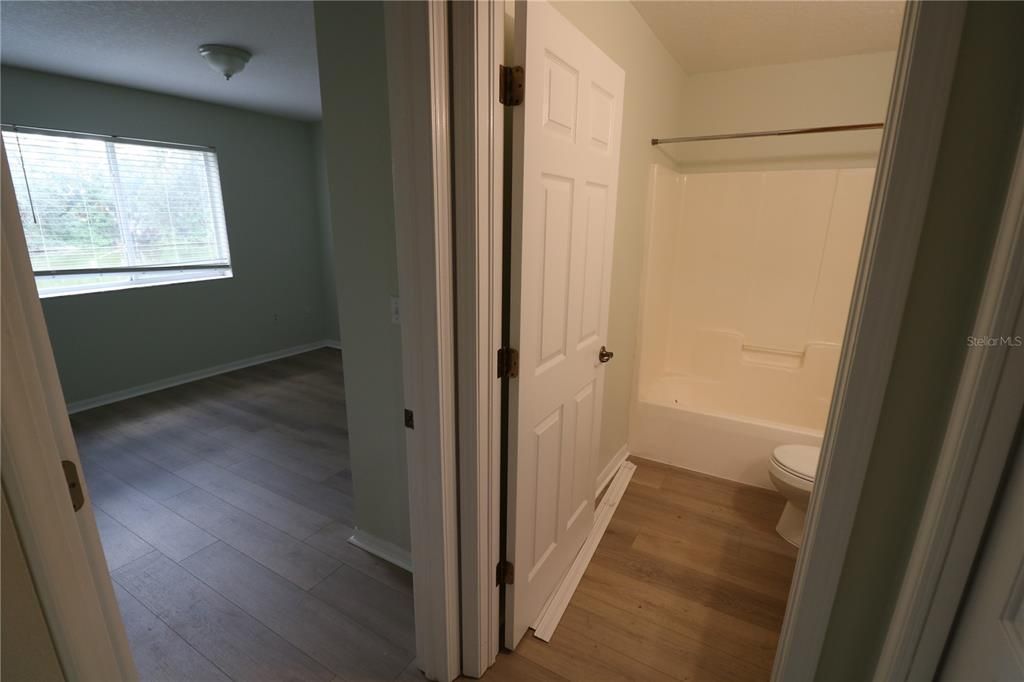 Active With Contract: $1,400 (2 beds, 2 baths, 1008 Square Feet)