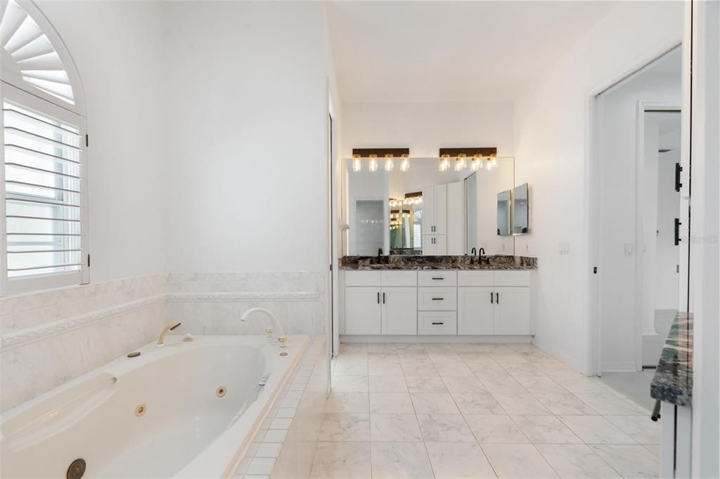 合同活跃: $834,900 (4 贝兹, 3 浴室, 2791 平方英尺)