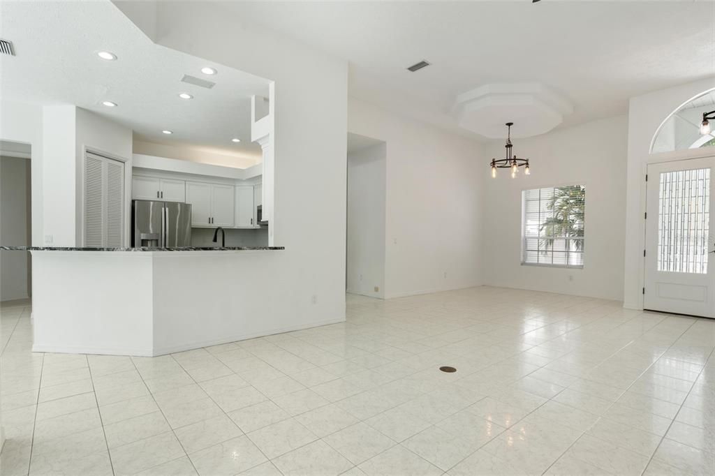 合同活跃: $834,900 (4 贝兹, 3 浴室, 2791 平方英尺)