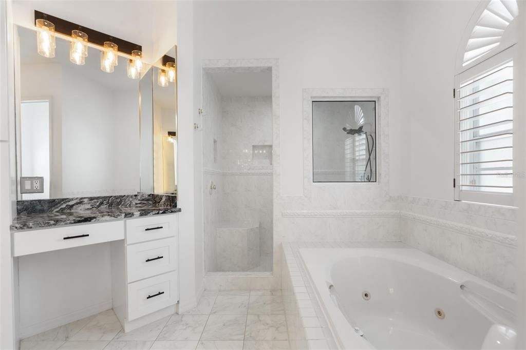 合同活跃: $834,900 (4 贝兹, 3 浴室, 2791 平方英尺)