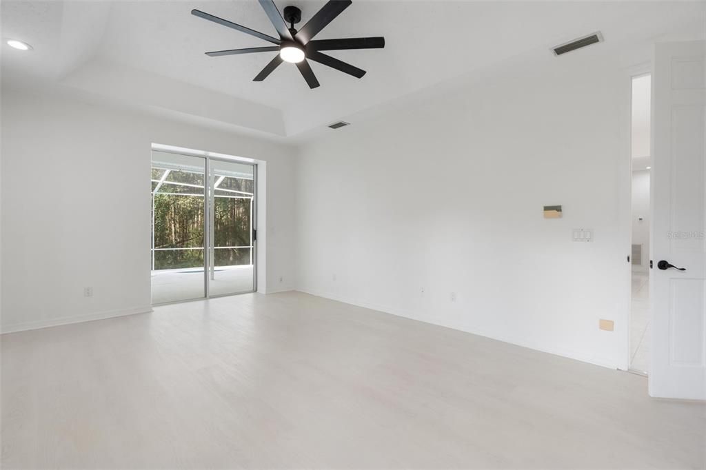 合同活跃: $834,900 (4 贝兹, 3 浴室, 2791 平方英尺)