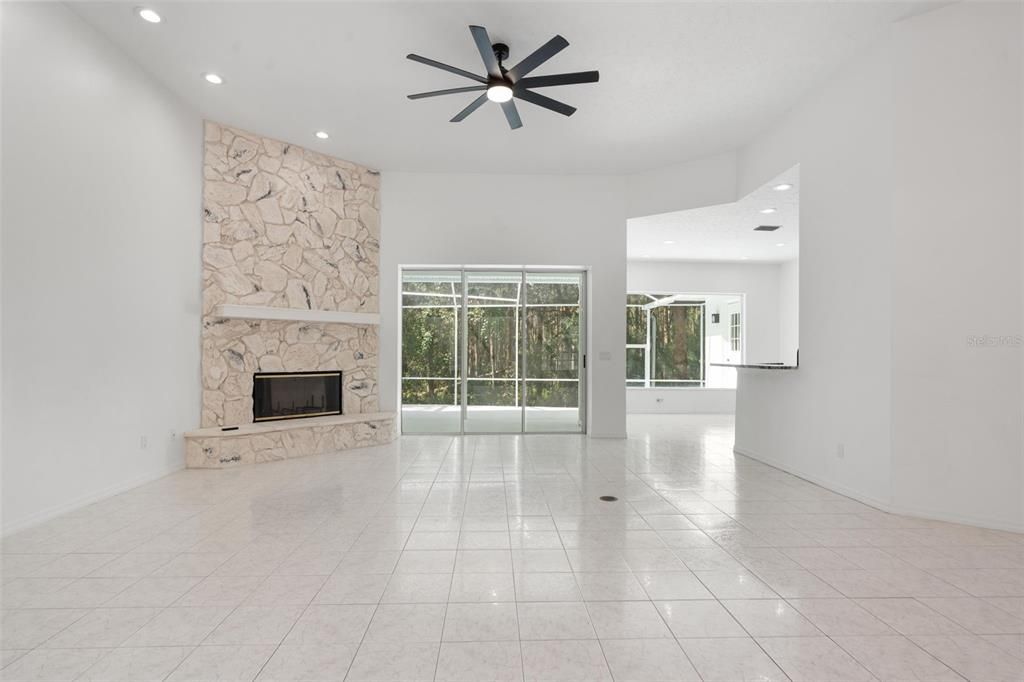 合同活跃: $834,900 (4 贝兹, 3 浴室, 2791 平方英尺)