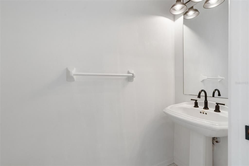 合同活跃: $834,900 (4 贝兹, 3 浴室, 2791 平方英尺)