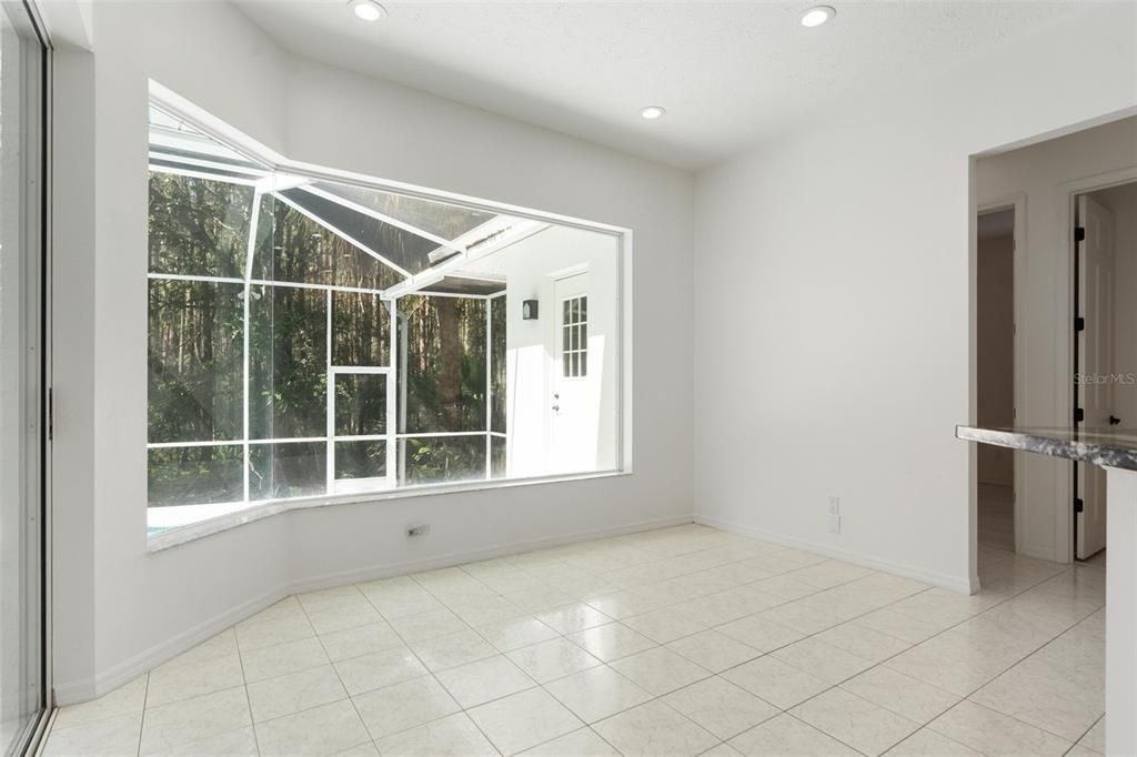 合同活跃: $834,900 (4 贝兹, 3 浴室, 2791 平方英尺)