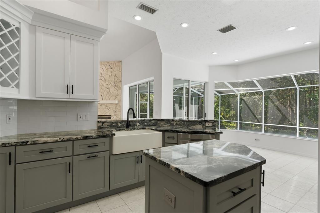 合同活跃: $834,900 (4 贝兹, 3 浴室, 2791 平方英尺)