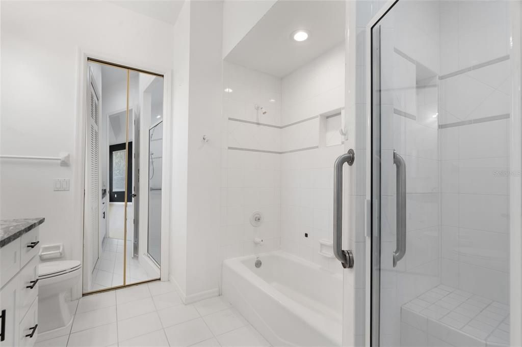 合同活跃: $834,900 (4 贝兹, 3 浴室, 2791 平方英尺)