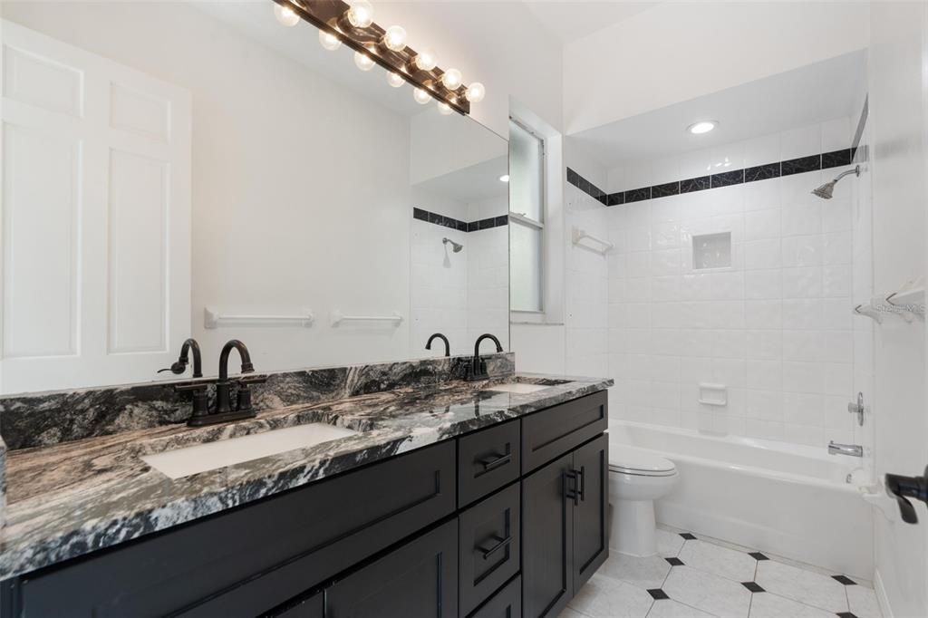 合同活跃: $834,900 (4 贝兹, 3 浴室, 2791 平方英尺)