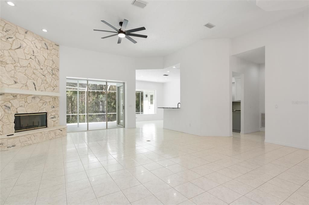 合同活跃: $834,900 (4 贝兹, 3 浴室, 2791 平方英尺)