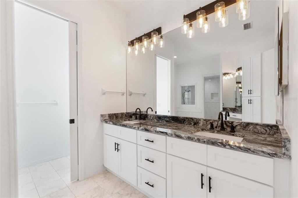 合同活跃: $834,900 (4 贝兹, 3 浴室, 2791 平方英尺)