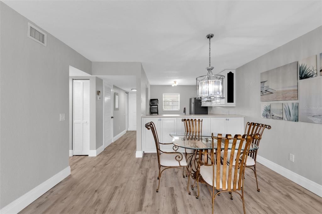 For Sale: $169,900 (2 beds, 2 baths, 1153 Square Feet)