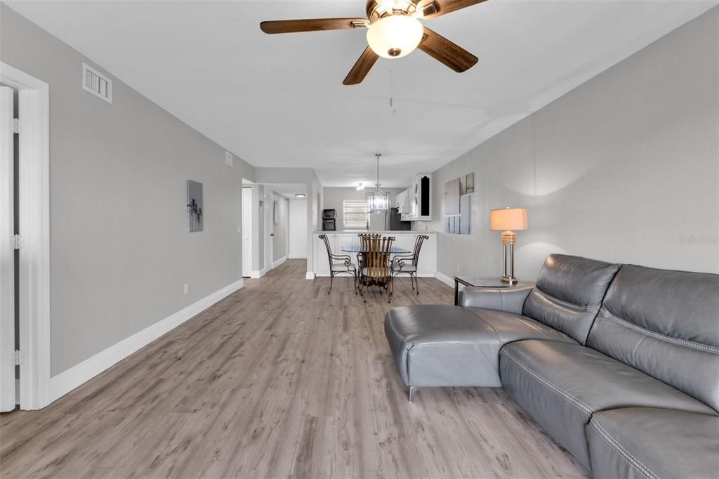 For Sale: $169,900 (2 beds, 2 baths, 1153 Square Feet)