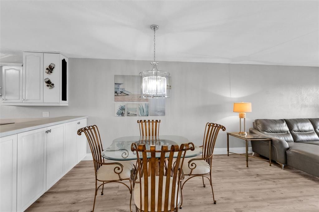 For Sale: $169,900 (2 beds, 2 baths, 1153 Square Feet)