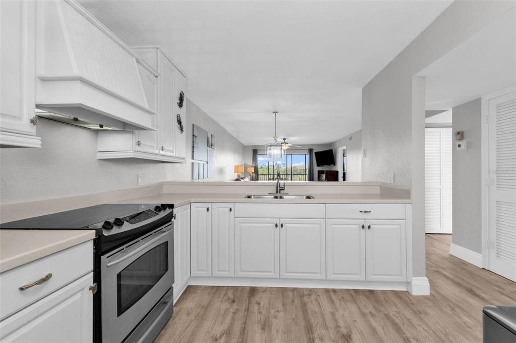 For Sale: $169,900 (2 beds, 2 baths, 1153 Square Feet)