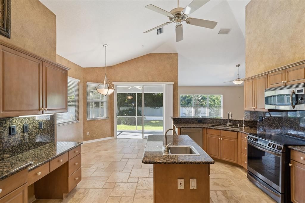 Под контрактом: $599,000 (4 спален, 4 ванн, 2957 Квадратных фут)