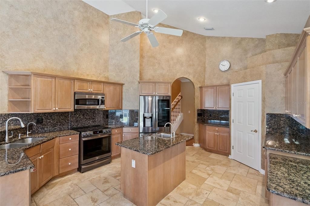 Под контрактом: $599,000 (4 спален, 4 ванн, 2957 Квадратных фут)