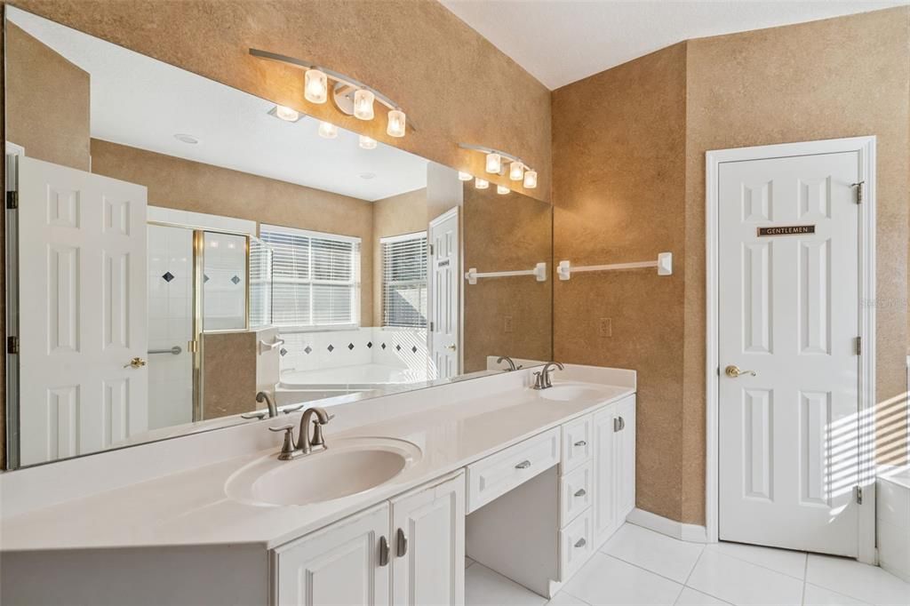 Под контрактом: $599,000 (4 спален, 4 ванн, 2957 Квадратных фут)