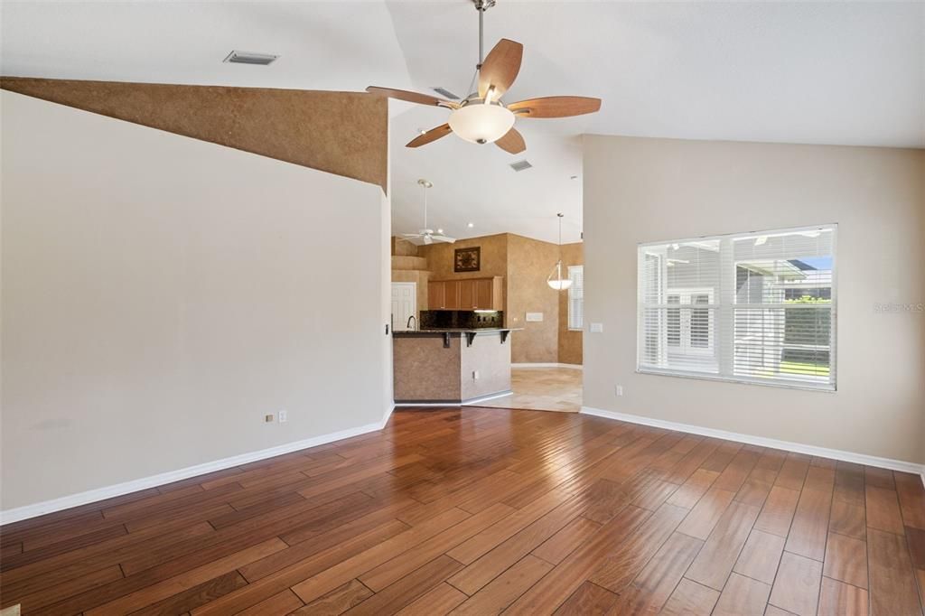 Под контрактом: $599,000 (4 спален, 4 ванн, 2957 Квадратных фут)