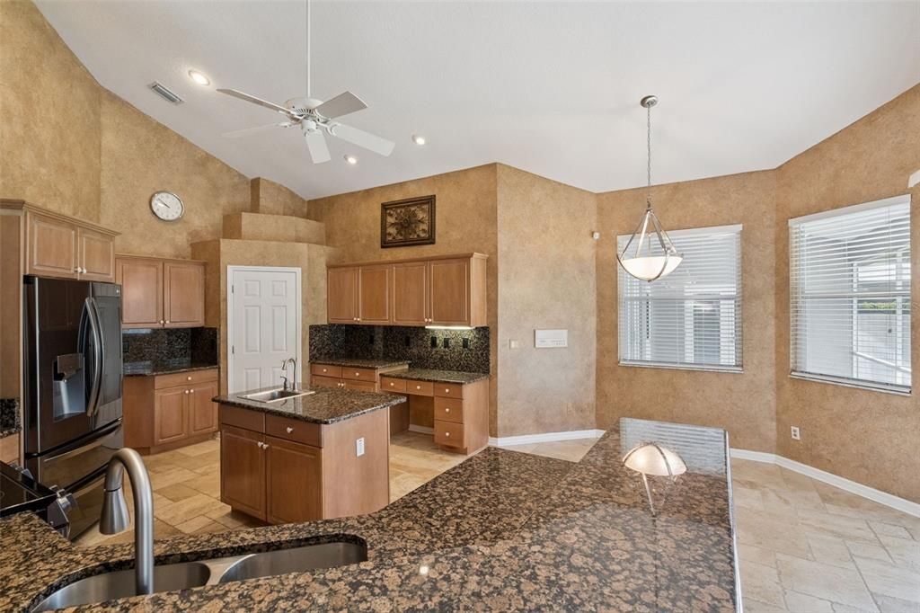 Под контрактом: $599,000 (4 спален, 4 ванн, 2957 Квадратных фут)